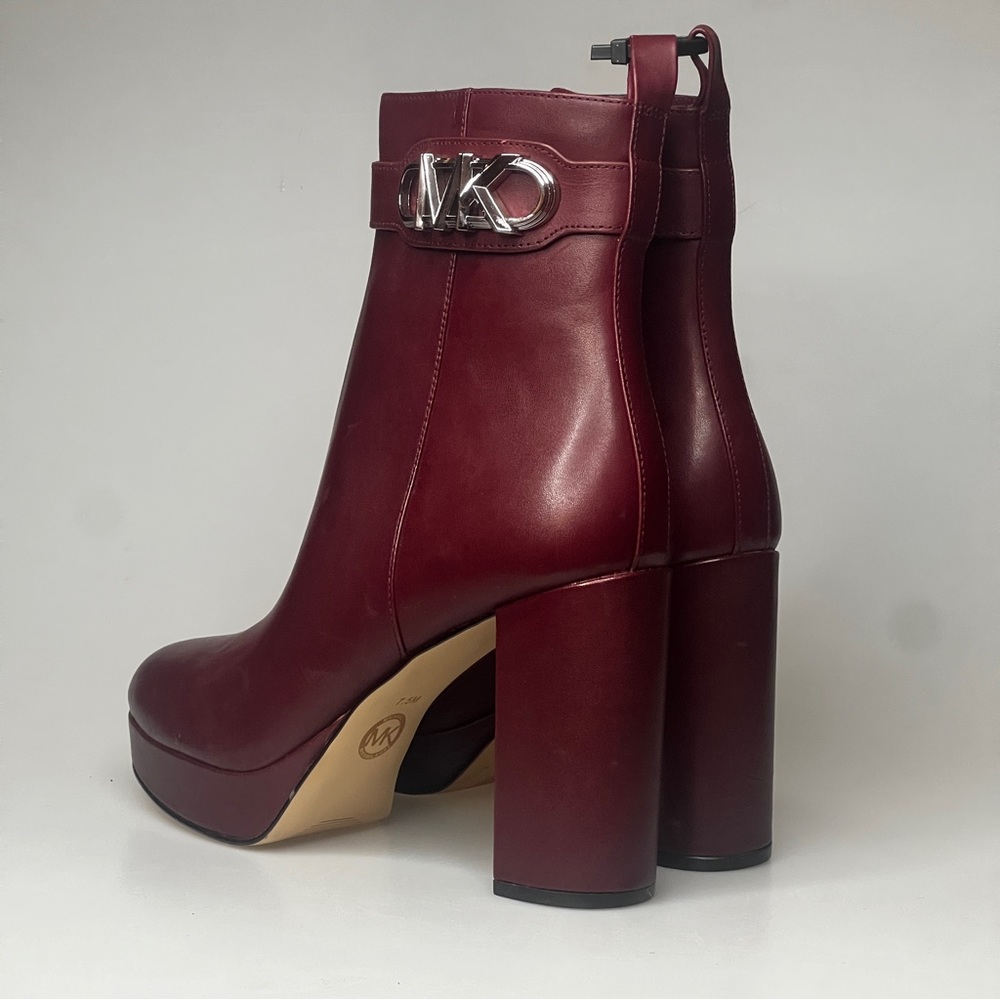Make: Michael Kors boots; brand new, two sizes 7.5 - Picture 8 of 9